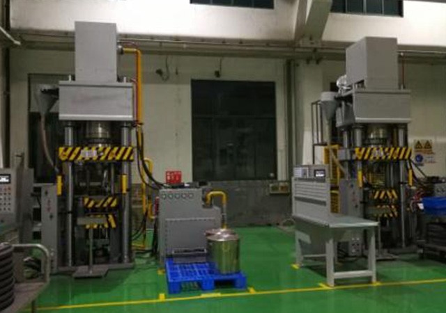 FS79Z-315高鐵剎車塊粉末冶金成型壓機得到推廣應用！